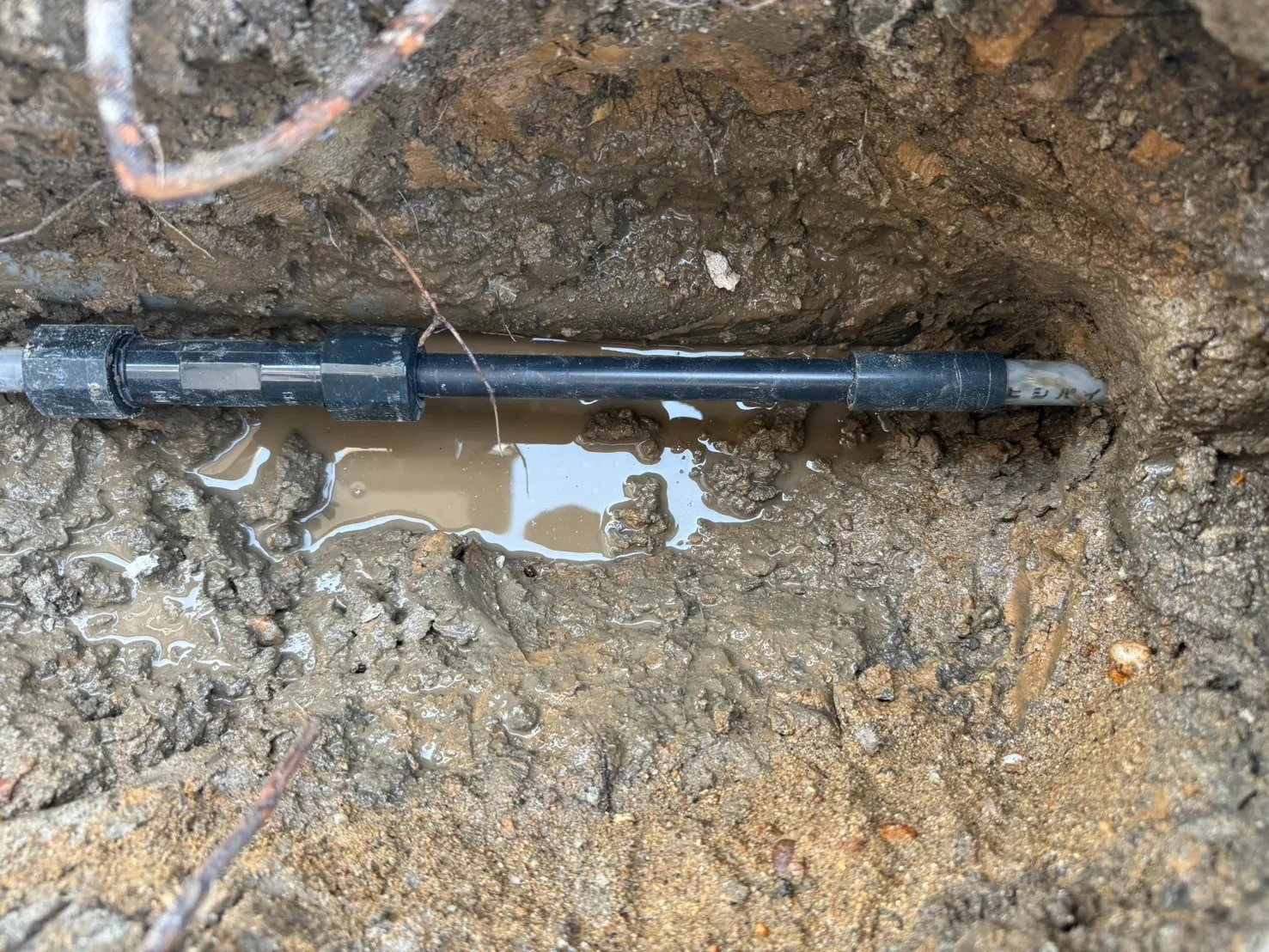 【富山県射水市】土中での継手の接着きれによる水漏れの修理