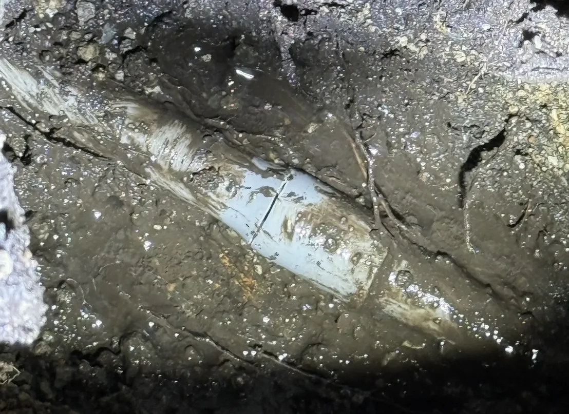 【富山県射水市】西野進樹園様床下塩ビ管からの水漏れ調査と修理