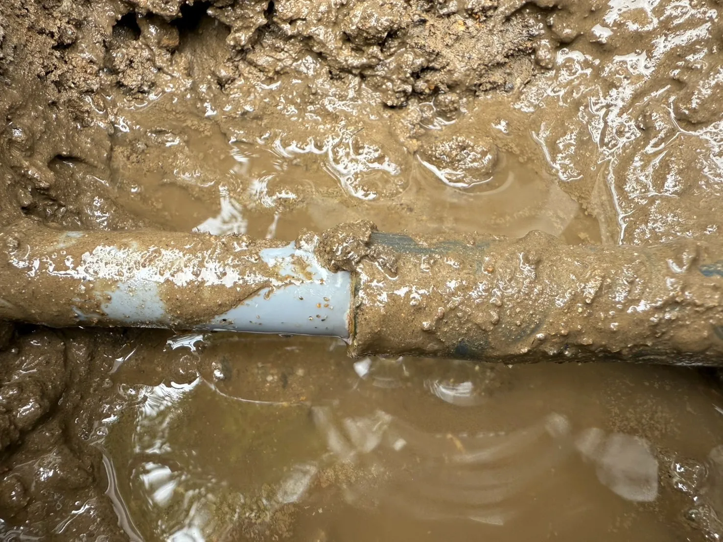 【富山県富山市】外部給水配管と床下給水管、複数箇所の漏水調査と水漏れ修理