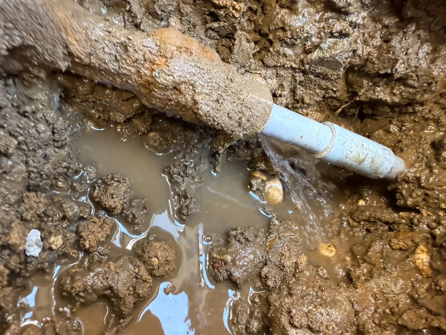 【富山県射水市】鋼管とHIVPの繋ぎ目の水漏れ修理