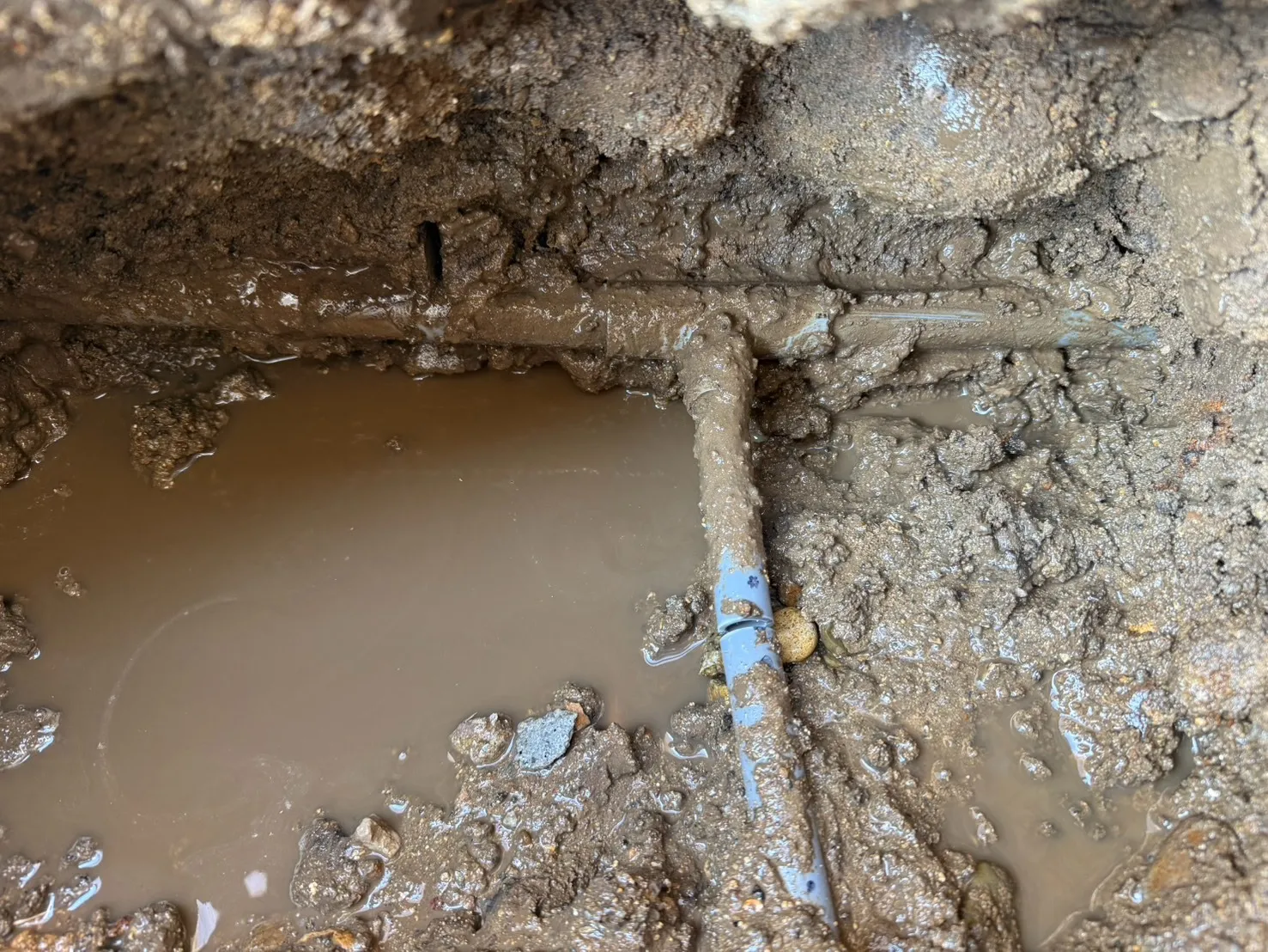 【富山県富山市】経年劣化によるパイプ割れによる水漏れ修理