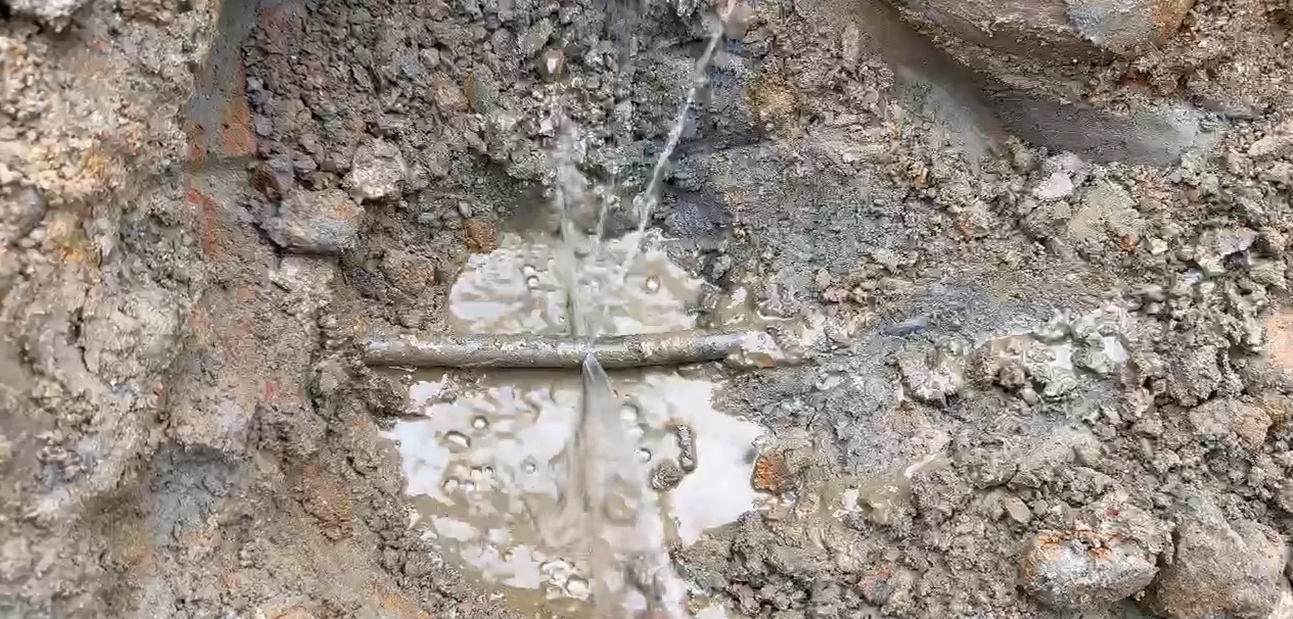 【富山県富山市】10分で漏水箇所を特定後土中埋設管の水漏れ修理