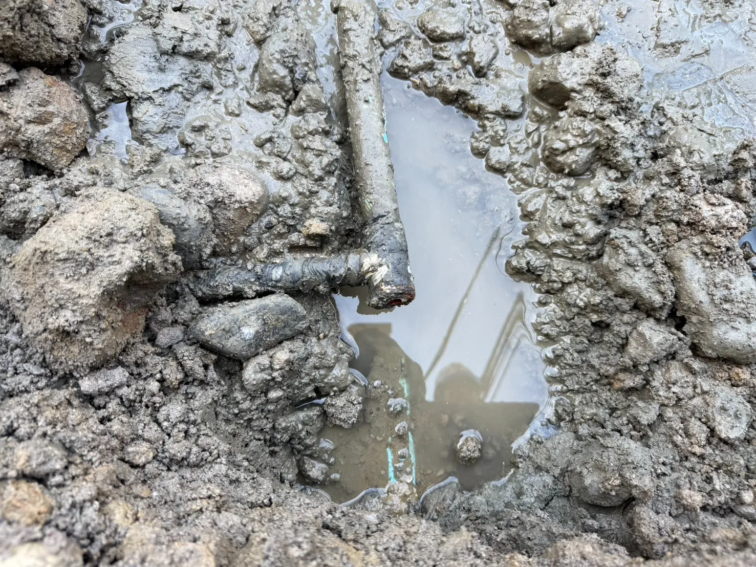 【富山県礪波市】アスファルト下配管の漏水調査と水漏れ修理